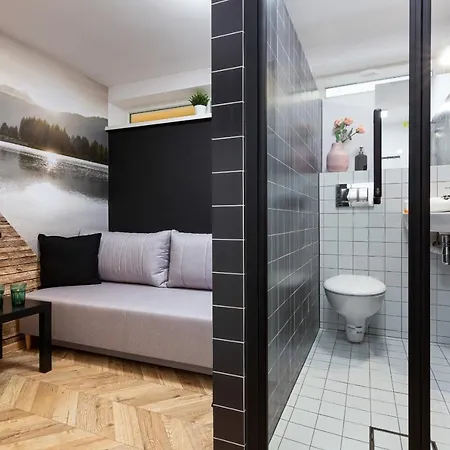Affordable Underground Micro Grochowska By Renters Apartmán